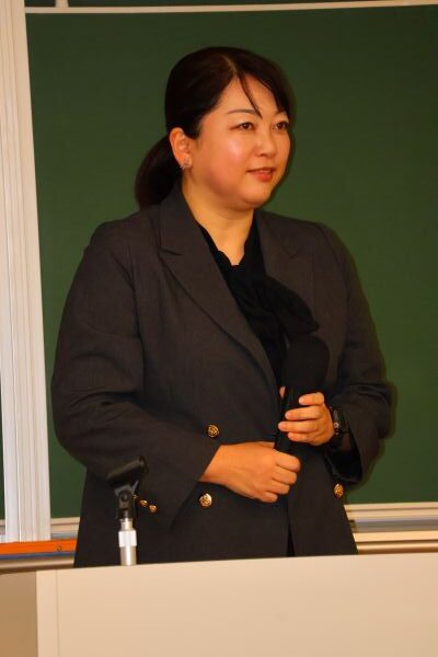 卒業生による特別講演 本川佳子先生